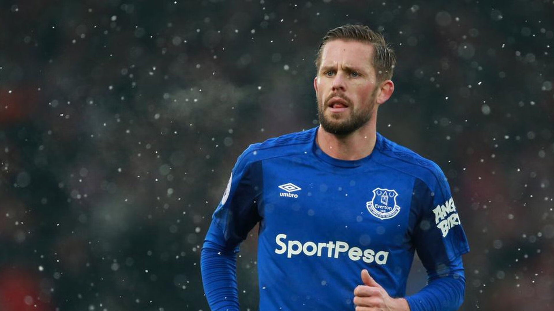 英超“铁血战术”引热议：谁能笑到最后？