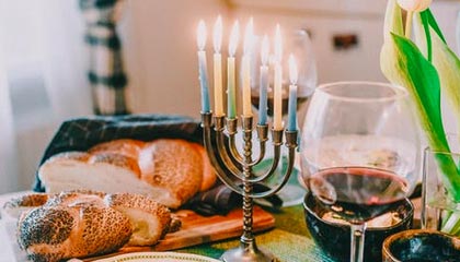 米兰体育官方网站APP下载-欧洲足坛转会新风向：超级巨星纷纷加盟豪门，欧洲足坛转会汇总